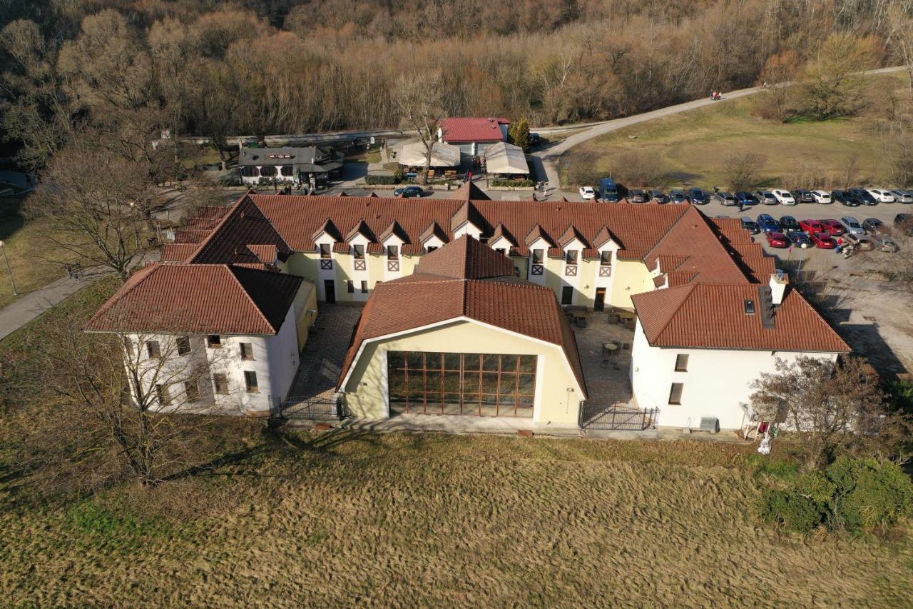 Hotel Hradna Brana Bratislava Exterior photo